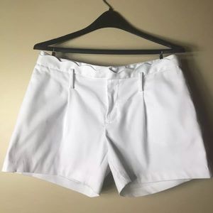 White Bananna Republic Scalloped Edged Shorts